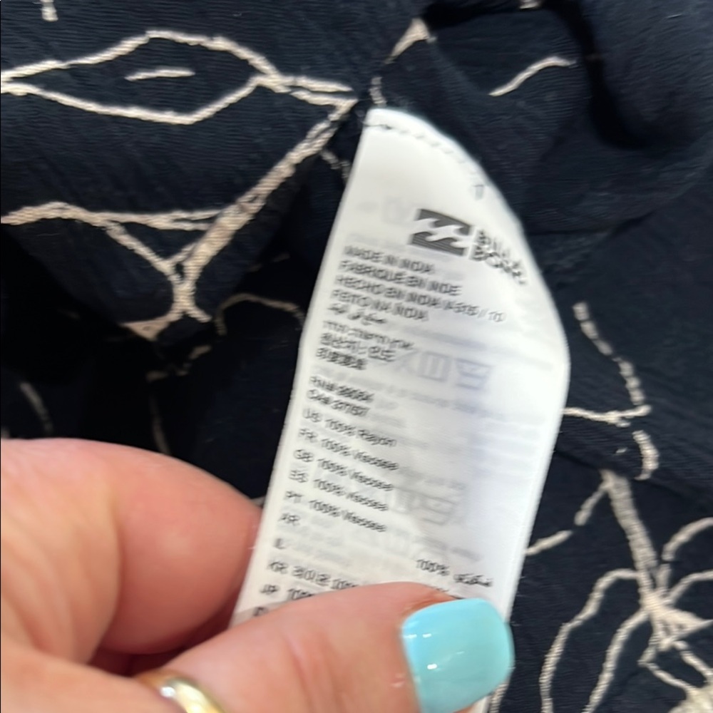 Billabong Black Floral Blouse size large - Picture 8 of 8